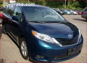 2011 TOYOTA SIENNA LE '8 PASSENGER--